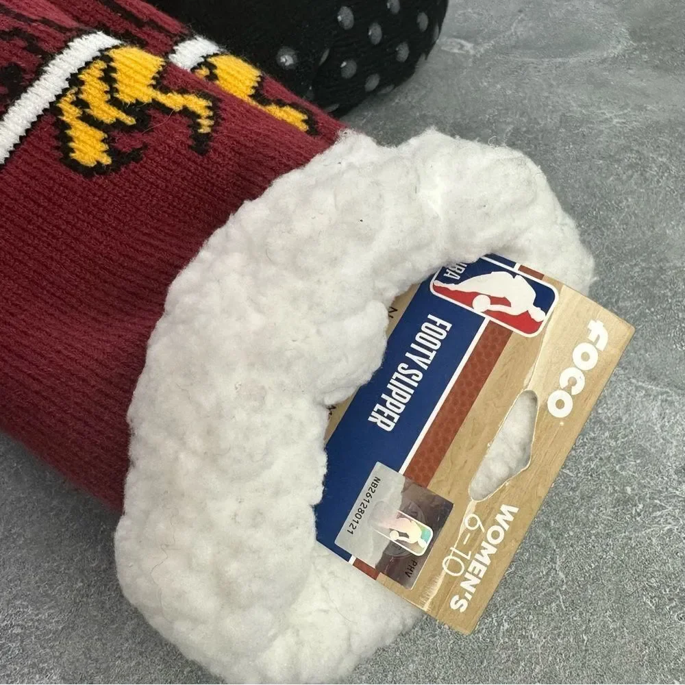 NWT Miami Heat Women’s FOCO Footy Slipper Knit Sz 6-10